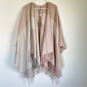 NWT Soia & Kyo pink and white sweater wrap/poncho